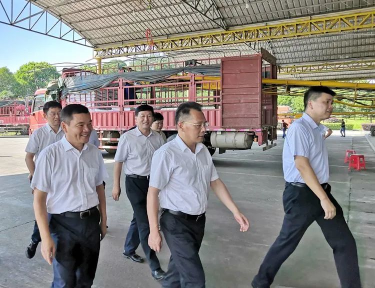 岳陽市委常委、常務(wù)副市長李建華一行蒞臨岳陽新宏調(diào)研指導(dǎo)